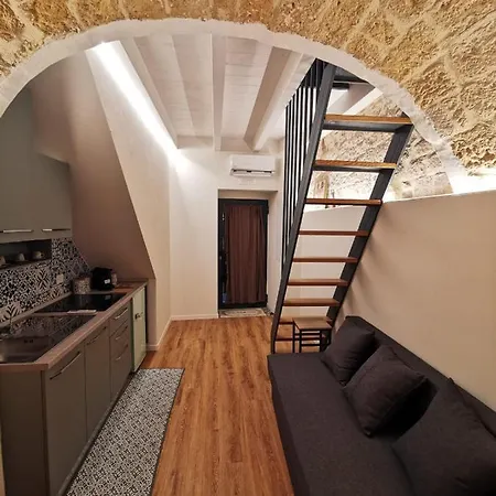 Corte San Triggiano 13 Citta Vecchia, * Bari